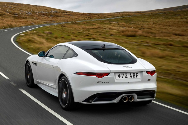 В честь 70-летнего юбилея Jaguar, британский производитель выпустит лимитированную версию купе и родстера F-Type под названием Chequered Flag Limited Edition. Отличаться автомобиль будет черной контрастной крышей, спортивными креслами и отделкой центральной панели темным матовым алюминием и рулем с красной отметкой.
