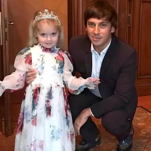 Пятилетняя дочь Максима Галкина и Аллы Пугачевой!