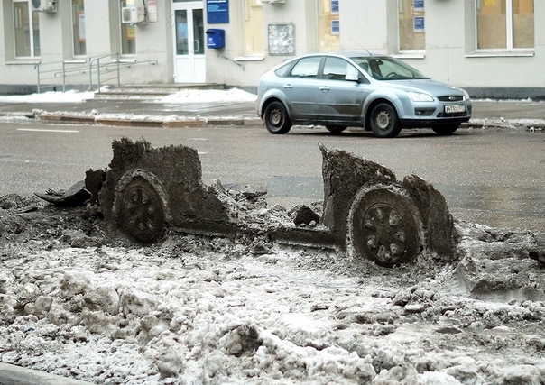 Беспощадная была зима: только посмотрите, что осталось от машины!