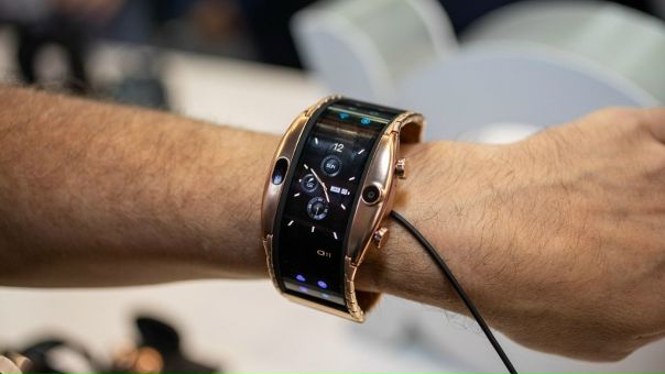 Гибкий смартфон-браслет Nubia Alpha поступит в продажу уже 10 апреля