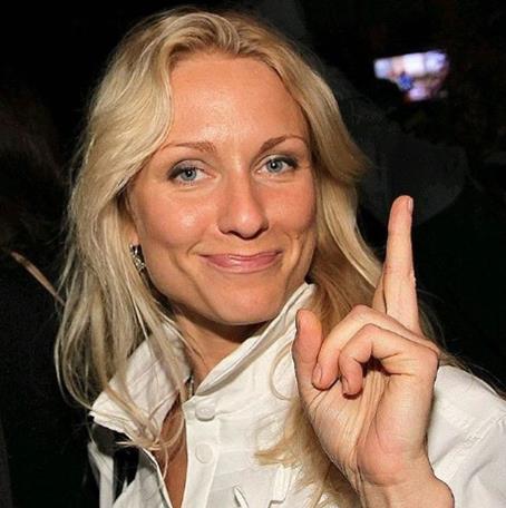 Депутат обратился к министру юстиции с предложением разрешить мужьям при разводе забирать свою фамилию у бывших жен.