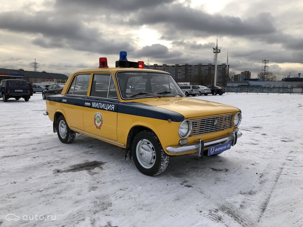С 1977 машина была всего в одних руках. Все это время в идеальном состоянии. Куплена вторым хозяином для съемок фильме. Сейчас вы ее можете купить и сниматься в них каждый день — в инстаграмах случайных прохожих.