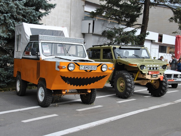 Украинские автолюбители создали внедорожники для самых сложных условий. В основе первой машины лежит ходовая от УАЗ-469, а для второго использовали Mercedes UNIMOG 404.