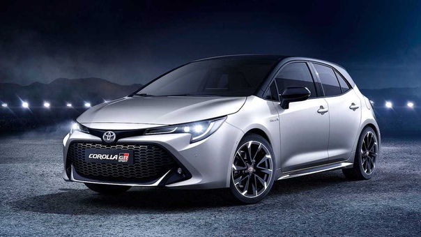 Компания Toyota представила две новые модификации модели Corolla – «спортивную» GR Sport для хэтчбека и универсала, и вседорожную Trek, доступную только для «сарая». Они отличаются обвесами, а Trek дополнительно получила увеличенный дорожный просвет: