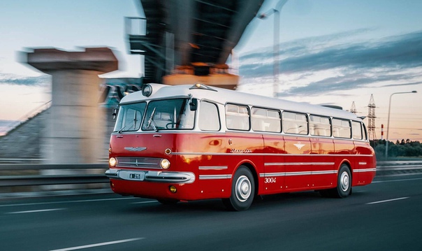 Междугородный автобус Ikarus 55 Lux, выпускавшийся с 1955 до 1973 года. Он стал основным междугородным автобусом, эксплуатировавшимся в СССР. Их можно было встретить на автовокзалах Москвы, Ленинграда, Риги, Таллина и других крупных городов.