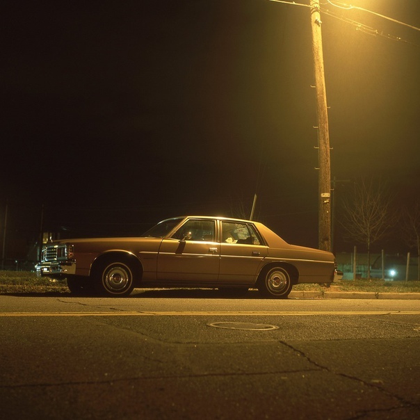 Фотографии из коллекции американского фотографа Джошуа Синна. Атмосферные кадры с автомобилями на улицах города.