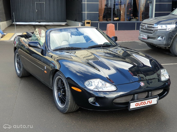 Jaguar XK8 (1996—2004) был представлен на Женевском автосалоне в 1996 году, являлся заменой старому XJS и был первый производимым Jaguar автомобилем с двигателем V8 объёмом в 4,0 литра. Стильный, вечный дизайн.