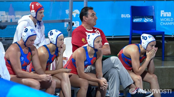 Тренер женской сборной России по водному поло Андрей Белофастов заявил, что россиянки пытались совершить чудо в матче с американками в полуфинале чемпионата мира по водным видам спорта, но у них не получилось это сделать 