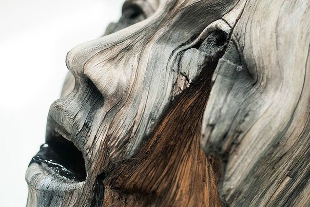 «Деревянные» скульптуры из керамики 