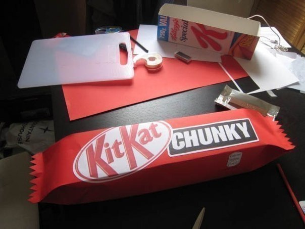 Кaк порaдовaть слaдкоeжку Приготовить eму огромный KitKat!