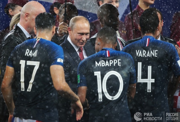 Футболисты сборной Франции посвятили Путину кричалку после финала #ЧМ2018