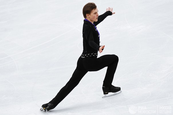 Россиянин Дмитрий Алиев выиграл серебряную медаль чемпионата Европы по фигурному катанию, который проходит в Москве, его соотечественник Михаил Коляда завоевал бронзу 