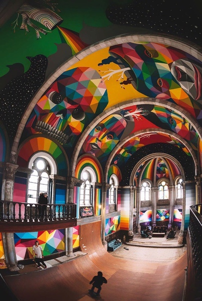 Заброшенная 100-летняя церковь превратилась в тематический скейт-парк с граффити