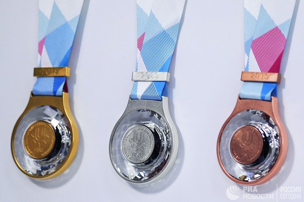 Представлены медали   зимней Универсиады-2019 в Красноярске.