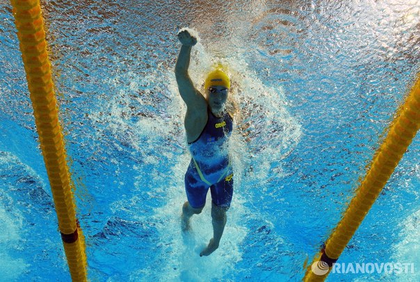 Шведка Сара Шёстрём установила новый мировой рекорд на дистанции 200 метров вольным стилем на этапе Кубка мира по плаванию в Эйндховене (Нидерланды): 