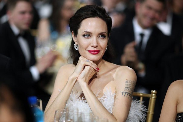 Анджелина Джоли призналась, что часто принимает ванну в присутствии детей!