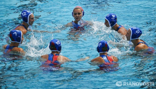 Ватерполистки сборной России уступили американкам в полуфинальном матче чемпионата мира по водным видам спорта в Будапеште: 