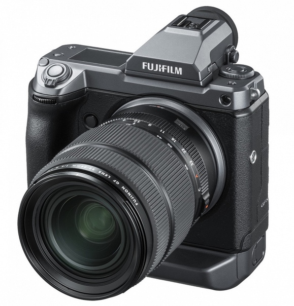 По данным источника, камера среднего формата Fujifilm GFX 100 разрешением 100 Мп будет официально анонсирована 23 мая. Поставки новинки начнутся в начале июня. Напомним, о разработке камеры производитель сообщил на выставке Photokina в сентябре 2018 года. Спустя месяц была названа ее цена. Тогда представитель Fujfilm сообщил, что камера будет стоить 9995 долларов.
