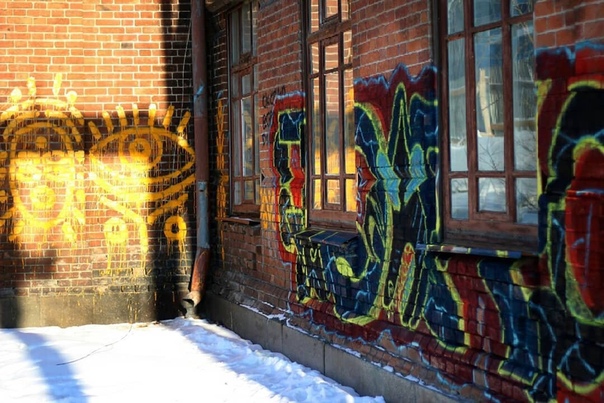 Уральский филиал ГЦСИ обратился к граффитистам, которые испортили здание, в котором располагается центр современного искусства. 