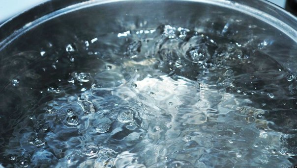 Физики вскипятили воду за одну триллионную секунды лазером