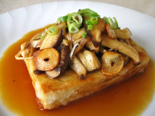 Жареный тофу (Pan Fried Tofu). 