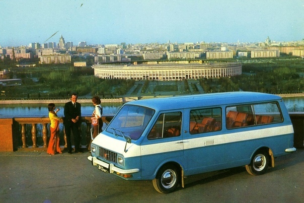 Рекламные постеры советских автомобилей, экспортируемых в другие страны. Для своего времени они, конечно, были очень хороши!