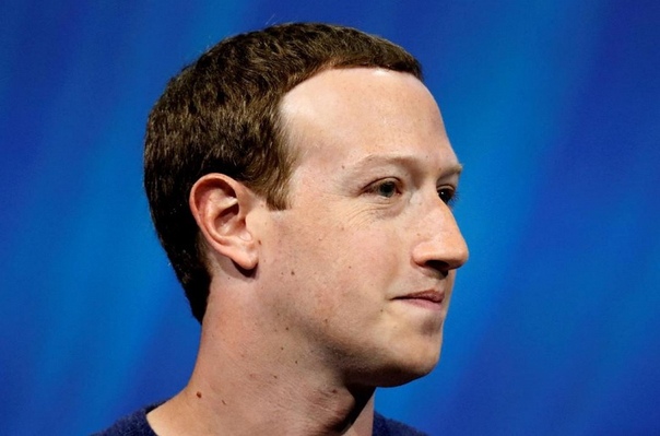 За прошлый год компания Facebook более чем удвоила расходы на обеспечение безопасности генерального директора Марка Цукерберга (Mark Zuckerberg). В течение последних трех лет Цукерберг получал базовый оклад 1 доллар, а компенсации по статье «другое» в 2018 году составили 22,6 млн долларов. Большая часть этих средств была направлена на обеспечение личной безопасности гендиректора. Говоря точнее, на обеспечение безопасности Цукерберга и его семьи ушло около 20 млн долларов. Для сравнения: в 2017 году эта сумма была равна 9 млн долларов. Кроме того, Цукерберг получил 2,6 млн долларов на персональное использование частных самолетов, что, по словам компании, является частью его общей программы безопасности.