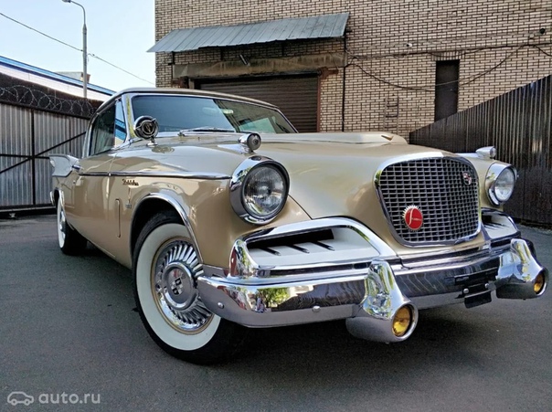 Studebaker Golden Hawk 1957 — редкая и очень породистая птичка. Впрочем, комментарии излишни — внешность поистине роскошная. Владелец также посчитал важным отметить, что авто куплено не в кредит. И у нас нет оснований ему не доверять!