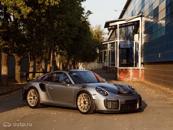 Один из самых свирепых Porsche 911 — GT2. Уже в оригинале эта машина идеальная во всем. Но, как известно, совершенству нет предела и тут мы видим максимально улучшенную версию легендарного суперкара.