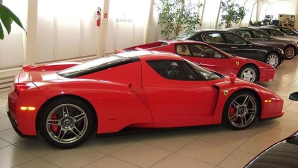Если бы Авто.ру было в Швейцарии, то порадовали бы вас новым, уникальным товаром на нашей площадке, а пока этого не случилось, сообщаем: Ferrari Enzo Михаэля Шумахера выставлен на продажу! Под капотом, помимо 6,0-литрового V12 мощностью 660 сил, автографы от руководства Ferrari.