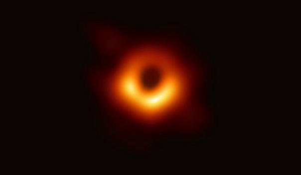 Национальный научный фонд США продемонстрировал первый в мире снимок черной дыры 