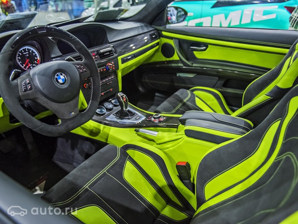 Эта яркая, кислотно-зеленая красавица — одна из самых быстрых BMW e92 в России: 760 лошадиных сил. Новые карбон-керамические тормоза, резина и подвеска. Также тут новая КПП DCT с усиленным двухдисковым сцеплением DODSON CSS.