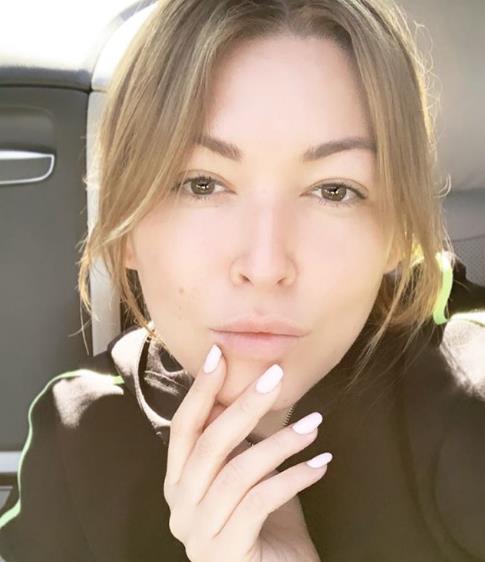 Ирина Дубцова поделилась снимком с минимум макияжа.