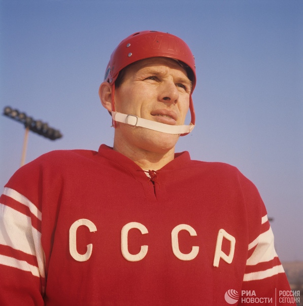 Сегодня день рождения  отмечает советский хоккеист, двукратный олимпийский чемпион  и девятикратный чемпион мира Вячеслав Старшинов! 