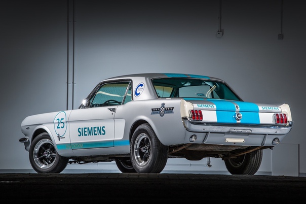 Компания Siemens превратила классический «Мустанг» 1965-го года в беспилотник. Для того чтобы повысить управляемость,  инженеры полностью переделали рулевое управление и адаптировали подвеску. Готовый автомобиль примет участие в соревновании, где ему придется подняться на холм и проехать трассу.