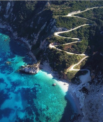Извилистая дорога к морю. Греция